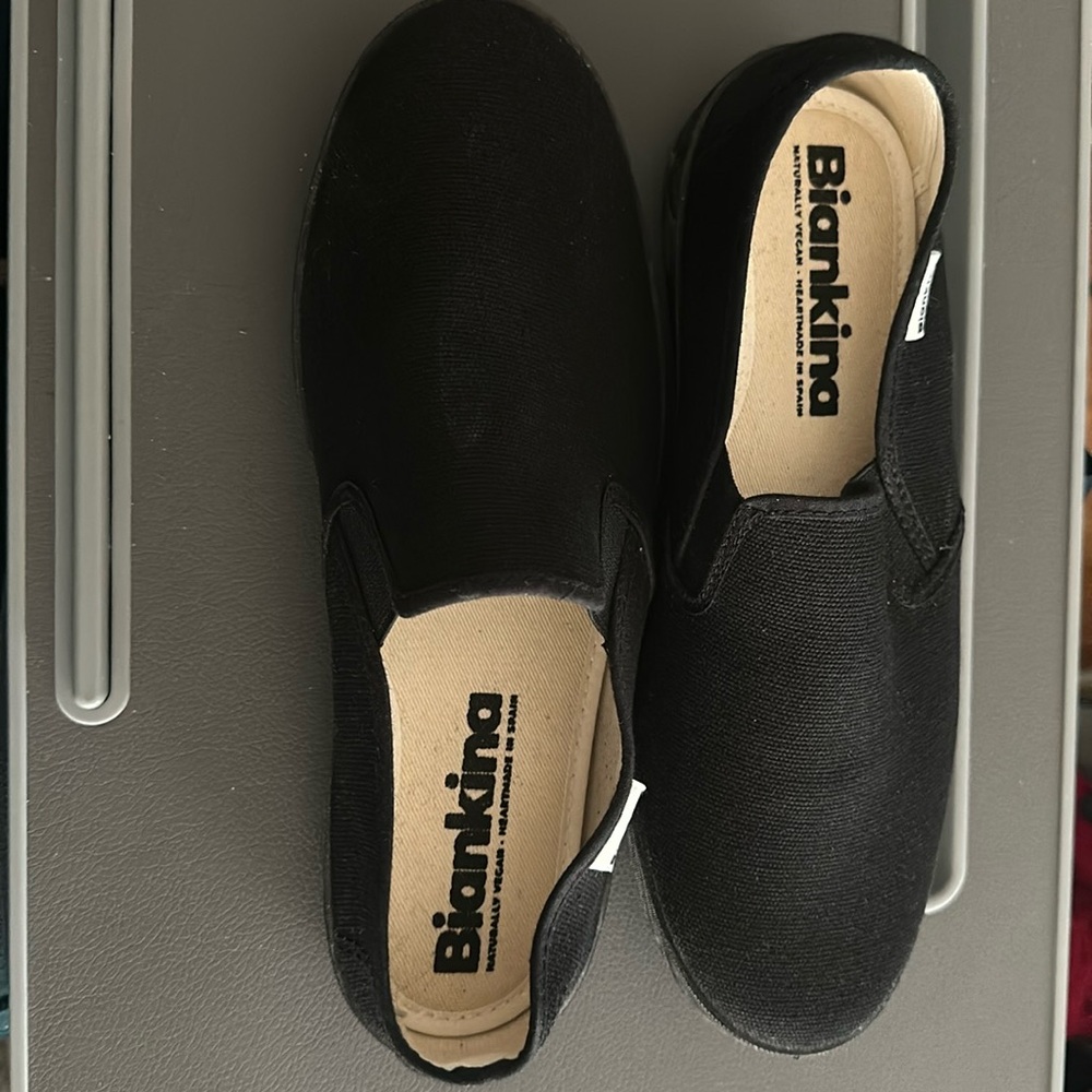 Biankina. Barcelona Canvas Sneakers. Black. Naturally Vegan.